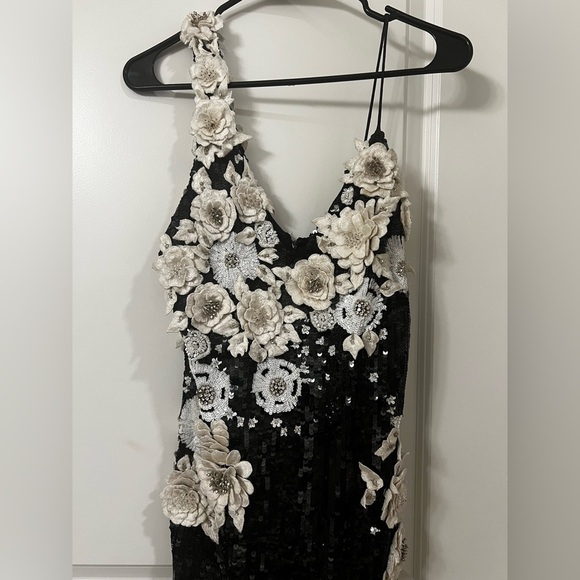 Alice+Olivia FRANCIE Asymmetric Floral Appliques Sequin Embellished Fitted Dress - Picture 6 of 17